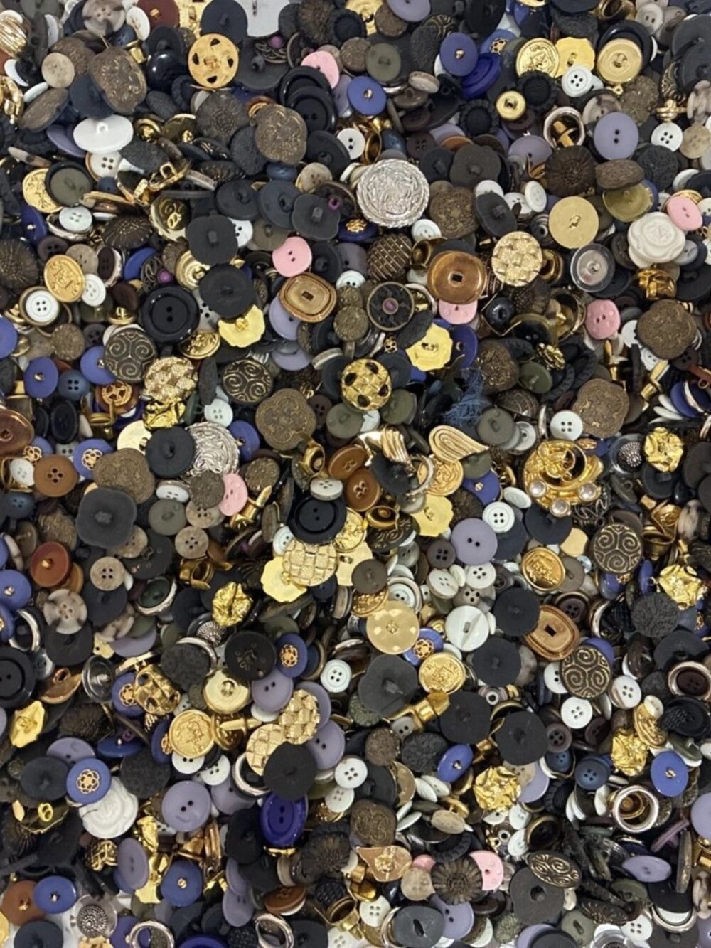 9.5 lbs of Mixed Buttons - for Therapy, Fun and Crafts - Picture 2 of 16